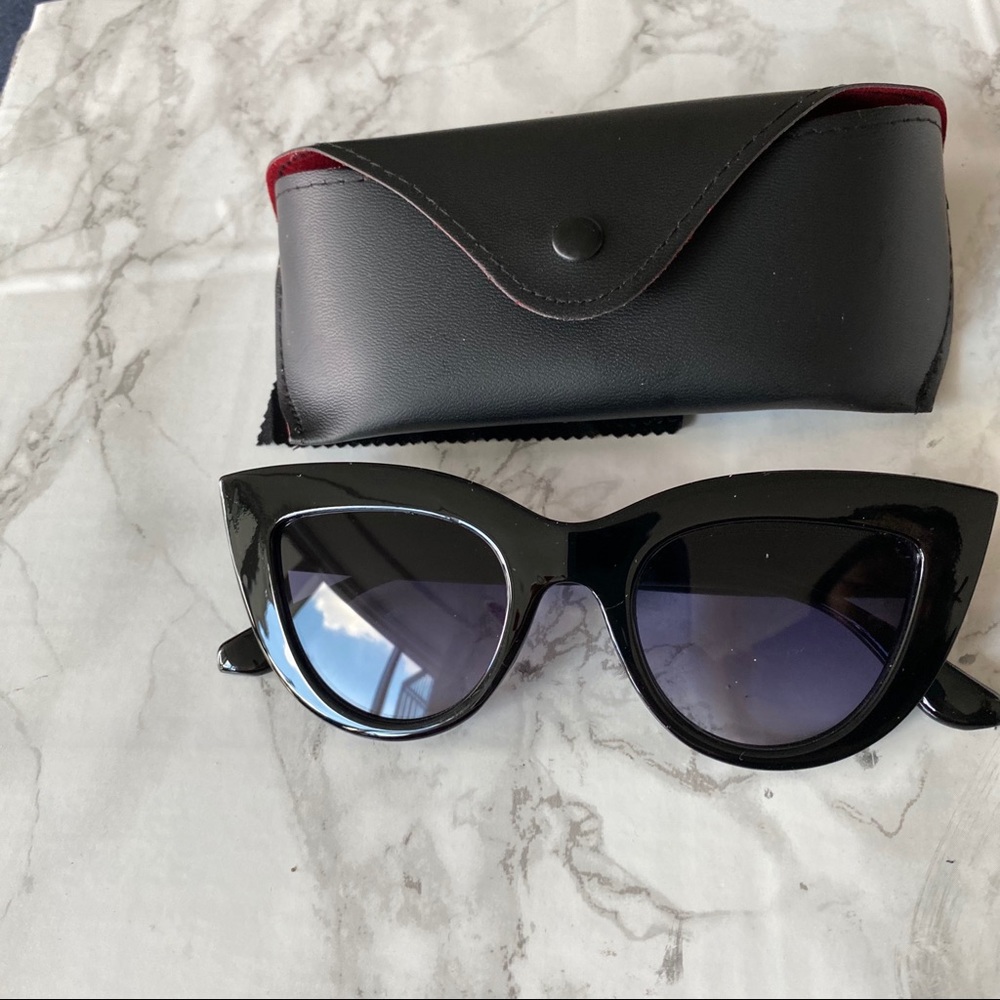 1989 classic cat eye sunglasses - Picture 2 of 3